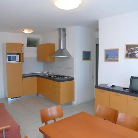 Appartement Ferienwohnung Fuer 6 Personen Ca 45 Qm In Bibione, Adriakueste Italien Und Umgebung - B63273 *
